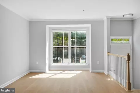 Living - 1975 Beecham Ct, Bowie, MD 20721 photo 2 of 8