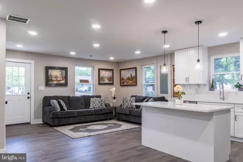 Entry Way - 9208 Lanham Severn Rd, Lanham, MD 20706 photo 5 of 6