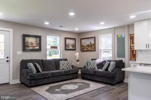 Entry Way - 9208 Lanham Severn Rd, Lanham, MD 20706 photo 6 of 6