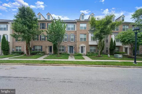 9808 Smithview Pl, Lanham, MD 20706