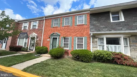 8108 Lakecrest Dr, Greenbelt, MD 20770