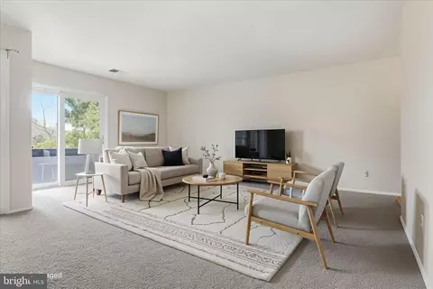 10214 Prince Pl #8-202, Marlboro, MD 20774