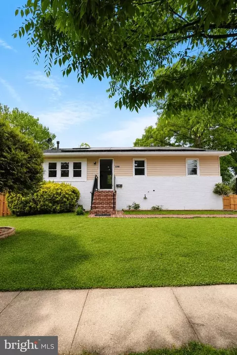 6308 Barrs Ln, Lanham, MD 20706