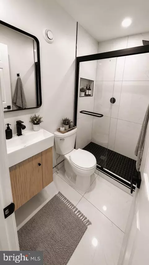 Bath - 6308 Barrs Ln, Lanham, MD 20706 photo 6 of 8