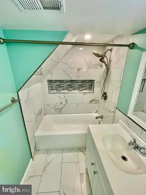 Bath - 5502 Belva Pl, Lanham, MD 20706 photo 3 of 4
