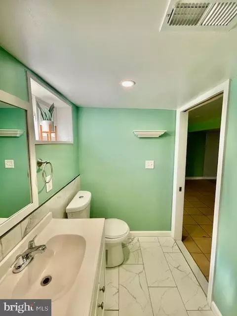 Bath - 5502 Belva Pl, Lanham, MD 20706 photo 4 of 4