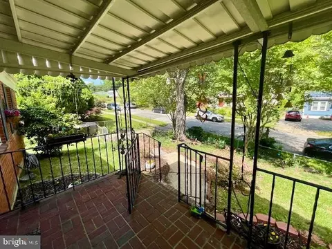 Exterior - 5502 Belva Pl, Lanham, MD 20706 photo 8 of 10