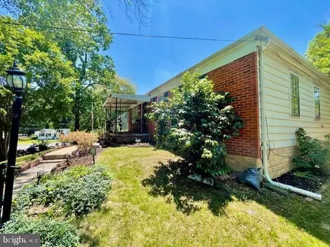 Exterior - 5502 Belva Pl, Lanham, MD 20706 photo 7 of 10