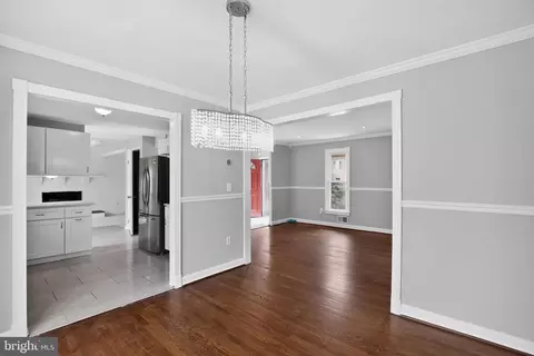 Entry Way - 6504 Walker Branch Dr, Laurel, MD 20707 photo 3 of 4