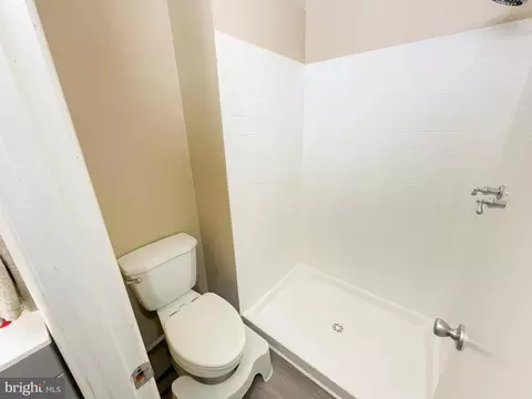 Bath - 8028 Sandy Spring Rd, Laurel, MD 20707 photo 3 of 3