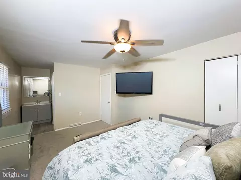 Bedroom - 8028 Sandy Spring Rd, Laurel, MD 20707 photo 2 of 8