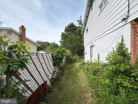 Exterior - 4231 Kinmount Rd, Lanham, MD 20706 photo 4 of 9