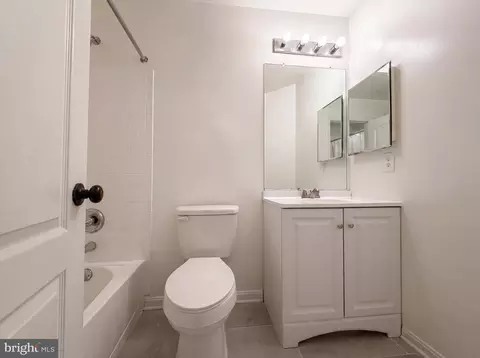 Bath - 15513 Kennett Square Way, Brandywine, MD 20613 photo 6 of 6