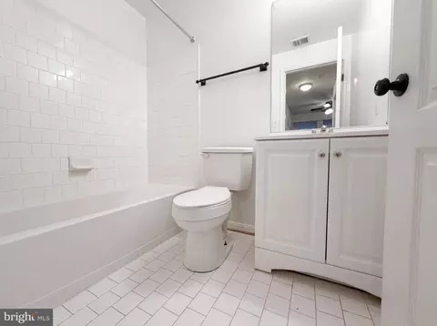 Bath - 15513 Kennett Square Way, Brandywine, MD 20613 photo 3 of 6