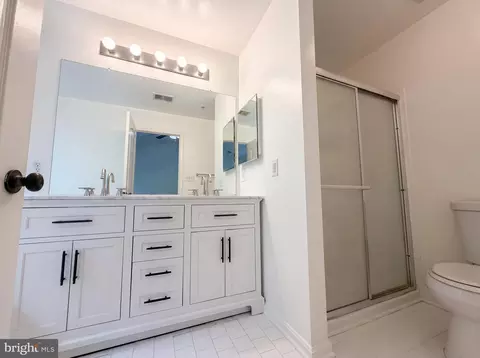 Bath - 15513 Kennett Square Way, Brandywine, MD 20613 photo 4 of 6
