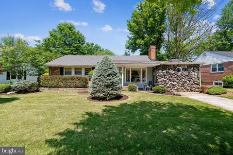 8410 Ravenswood Rd, New Carrollton, MD 20784