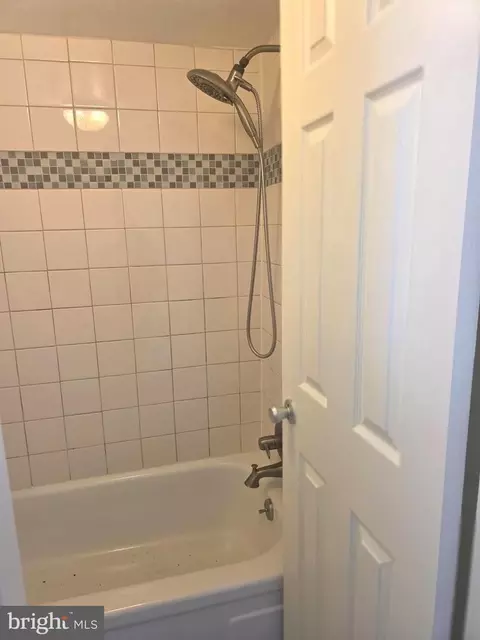 Bath - 1836 Metzerott #1704, Adelphi, MD 20783 photo 2 of 3