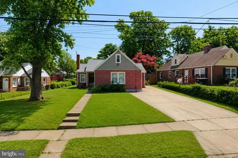 6815 Standish Dr, Hyattsville, MD 20784