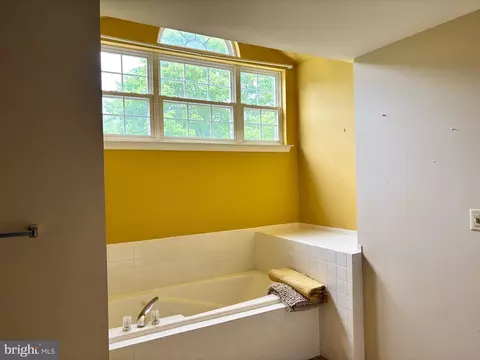Bath - 14508 Delcastle Dr, Bowie, MD 20721 photo 2 of 6