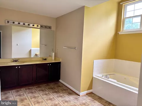 Bath - 14508 Delcastle Dr, Bowie, MD 20721 photo 3 of 6