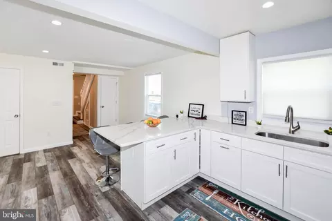 Entry Way - 620 8th St, Laurel, MD 20707 photo 4 of 7