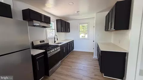 Entry Way - 8626 Leslie Ave, Lanham, MD 20706 photo 1 of 11