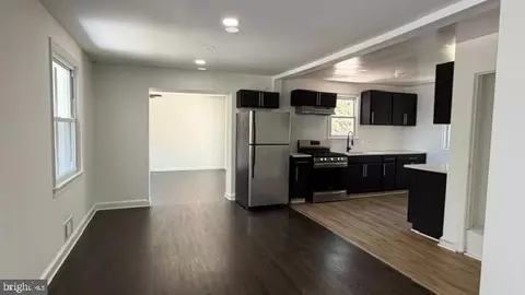 Entry Way - 8626 Leslie Ave, Lanham, MD 20706 photo 5 of 11