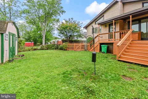 Exterior - 6510 100th Ave, Lanham, MD 20706 photo 6 of 7