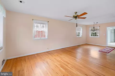 Living - 6510 100th Ave, Lanham, MD 20706 photo 1 of 5