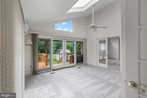 Living - 6510 100th Ave, Lanham, MD 20706 photo 4 of 5