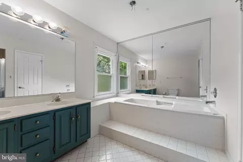 Bath - Undisclosed, Bowie, MD 20720 photo 2 of 4