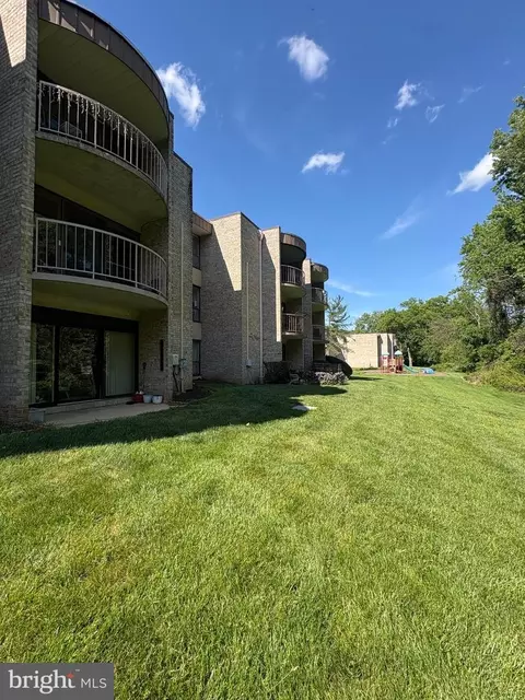 3334 Huntley Square Dr #T, Temple Hills, MD 20748