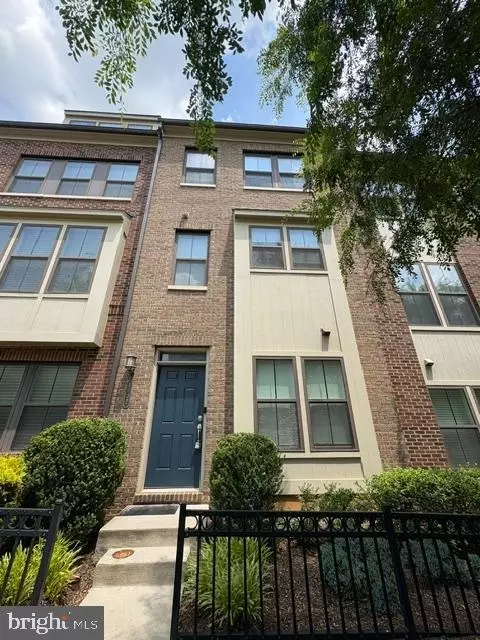 4602 Woodberry St, Riverdale, MD 20737