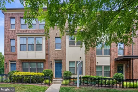 4602 Woodberry St, Riverdale, MD 20737