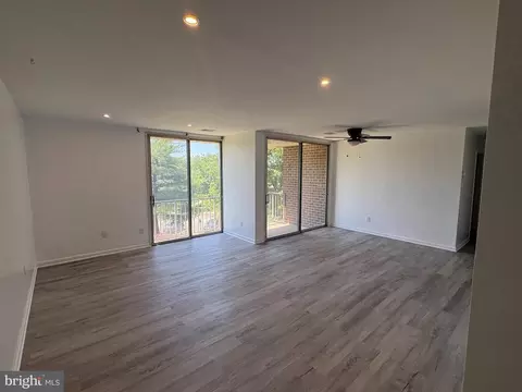 10241 Prince Pl #27-203, Marlboro, MD 20774