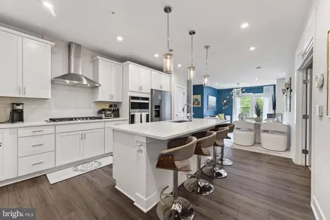 102 Saint Ives Pl #305, Oxon Hill, MD 20745