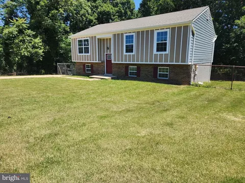 2904 White Pine Ct, Temple Hills, MD 20748