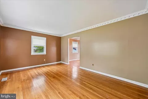 Living - 6703 Vanessa Dr, Lanham, MD 20706 photo 2 of 5