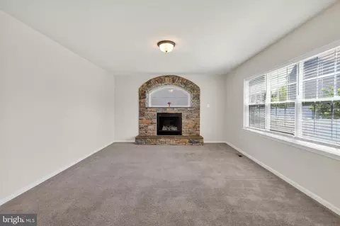 9604 Lormar Ln, Clinton, MD 20735 photo 3