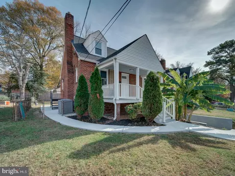 6211 42nd Ave, Hyattsville, MD 20781