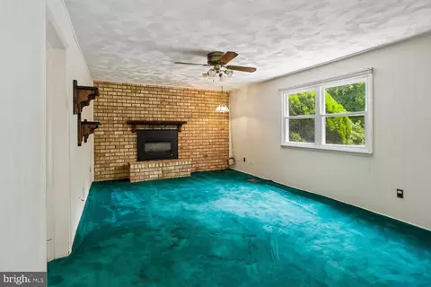Living - 8303 Montpelier Dr, Laurel, MD 20708 photo 6 of 7