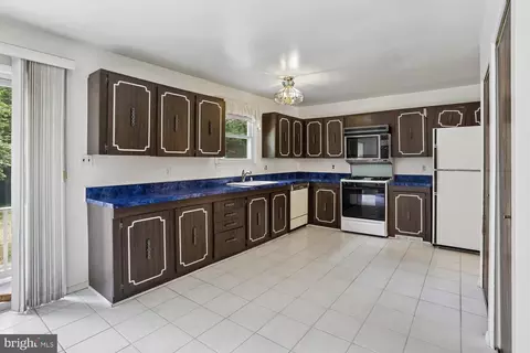 Kitchen - 8303 Montpelier Dr, Laurel, MD 20708 photo 2 of 2