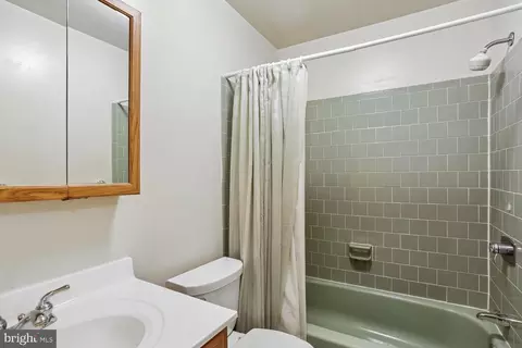 Bath - 8303 Montpelier Dr, Laurel, MD 20708 photo 3 of 4