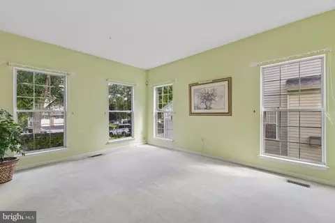 Living - 804 Falls Lake Dr, Bowie, MD 20721 photo 2 of 6