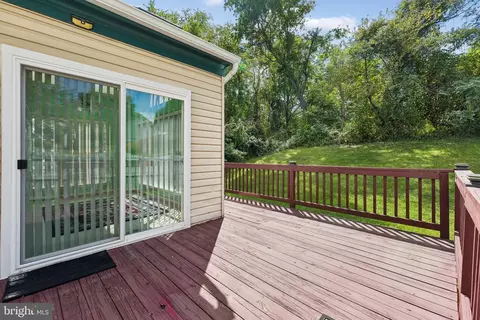 Exterior - 804 Falls Lake Dr, Bowie, MD 20721 photo 6 of 7
