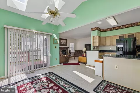 Entry Way - 804 Falls Lake Dr, Bowie, MD 20721 photo 4 of 4