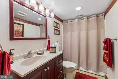Bath - 804 Falls Lake Dr, Bowie, MD 20721 photo 3 of 4