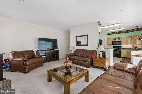 Living - 804 Falls Lake Dr, Bowie, MD 20721 photo 3 of 6