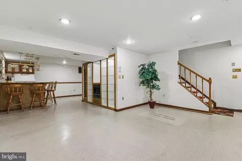 Living - 804 Falls Lake Dr, Bowie, MD 20721 photo 5 of 6