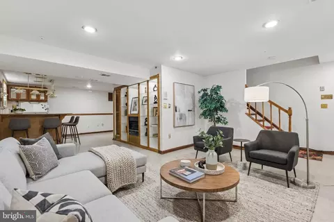 Living - 804 Falls Lake Dr, Bowie, MD 20721 photo 6 of 6